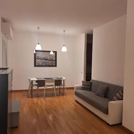 Modern Flat In The Design District アパート ミラノ